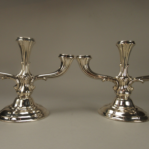 Paire de bouts de table en argent
