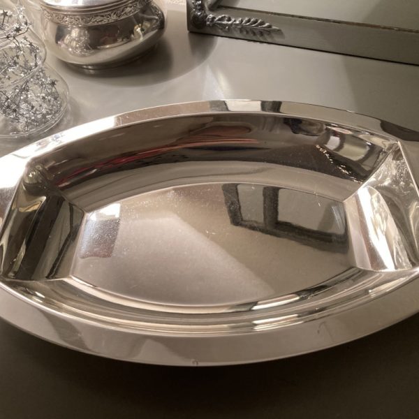 Plat ovale ou légumier ou corbeille