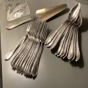 12 couverts à entremet modèle au gui