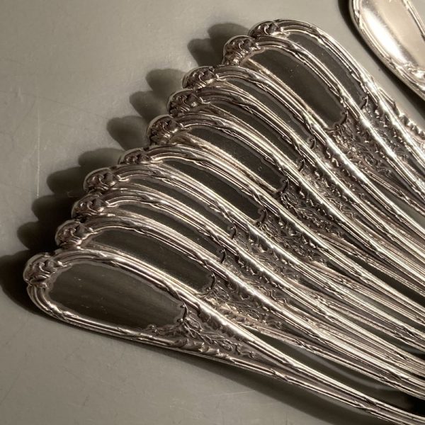 12 couverts à entremet modèle au gui