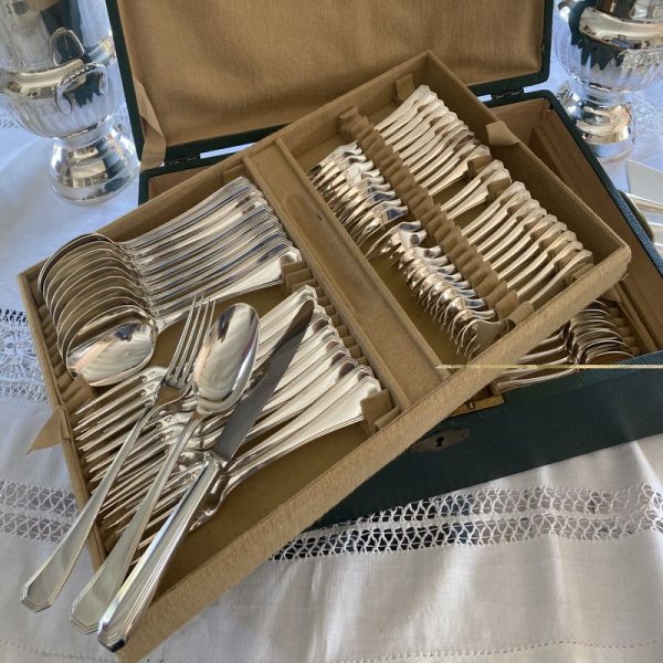 Ménagère 90 pièces Christofle modèle AMERICA