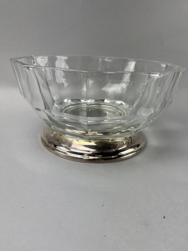 Saladier en cristal taillé , socle métal argenté