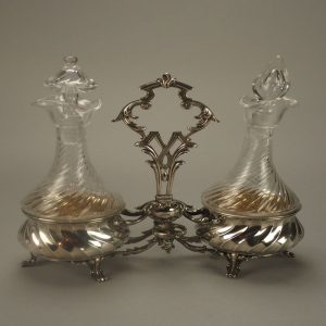 Huilier-vinaigrier de style Napoléon III en argent
