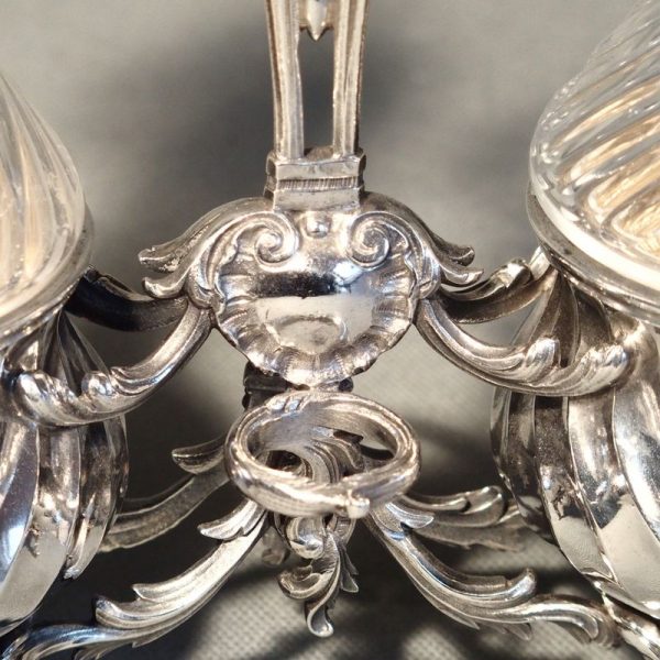 Huilier-vinaigrier de style Napoléon III en argent