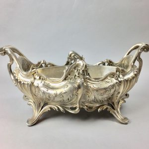 centre de table ou jardinière en régule argenté