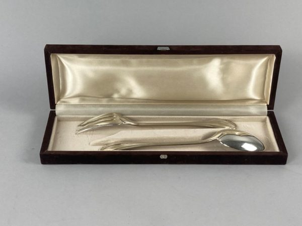Couverts de service en métal argenté modèle Pompadour signés Christofle – Image 3