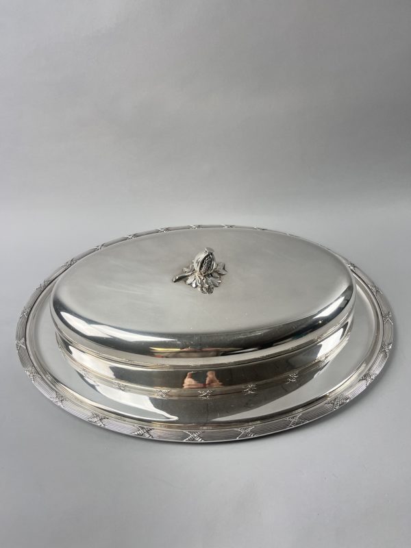 Cloche de service ovale ruban croisé avec plat