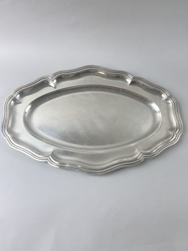 Plat de forme ovale en métal argenté modèle au filet