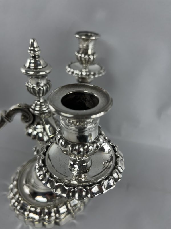 Paire de candélabres ou  bout de table en métal argenté 3 feux – Image 5