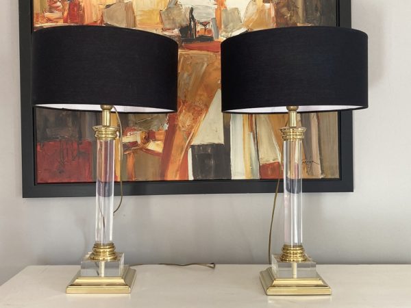 Paire de lampes  en plexiglas et laiton doré