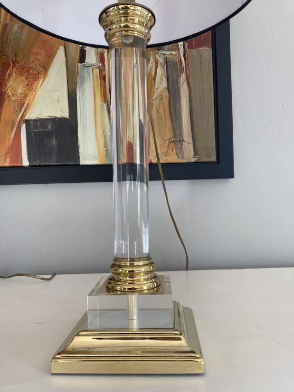 Paire de lampes  en plexiglas et laiton doré – Image 2