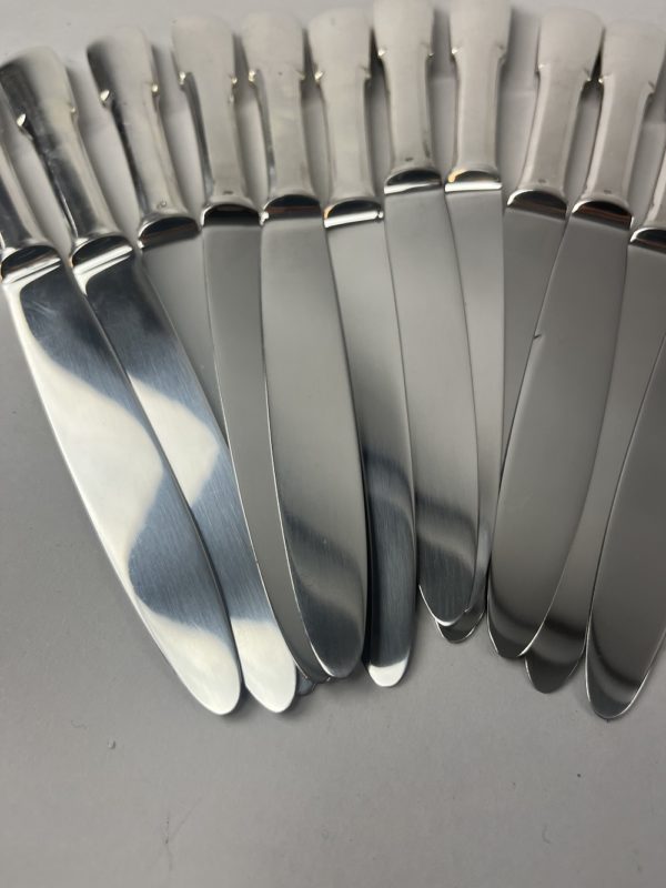12 couteaux de table modèle uniplat en métal argenté – Image 2