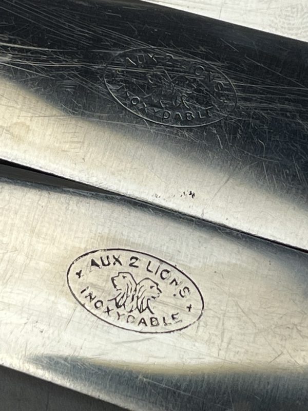 12 Couteaux de table en métal argenté modèle au filet – Image 4