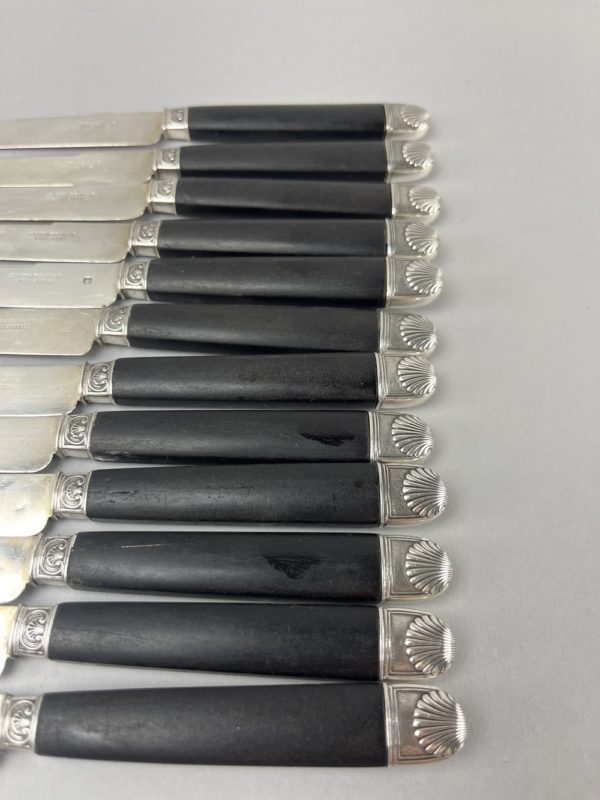 12 Couteaux à fruit manche en ébène lames et viroles en argent
