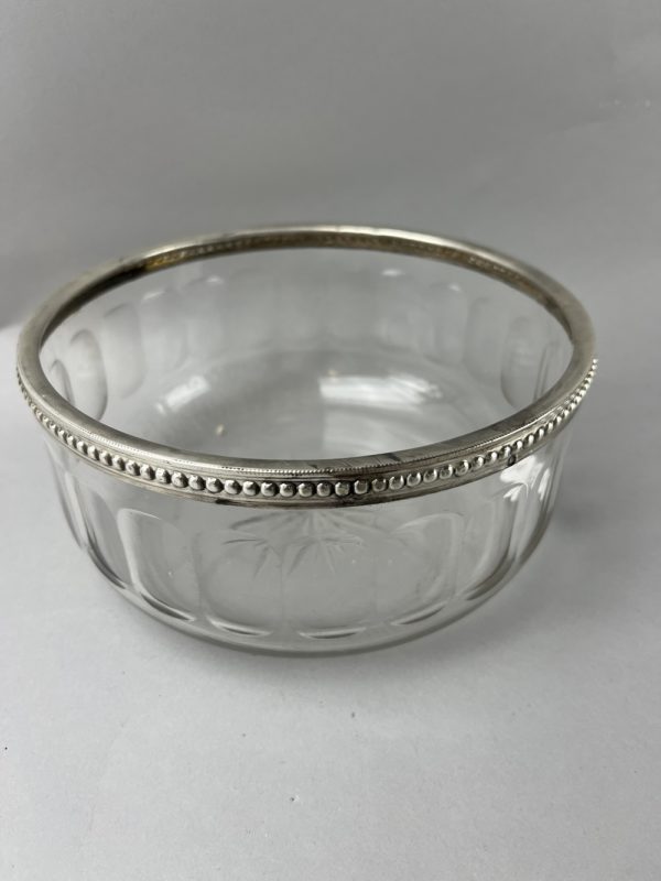 Saladier en cristal cerclé argent décor perle