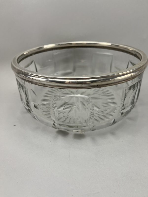 Saladier en cristal cerclé argent  décors géométriques