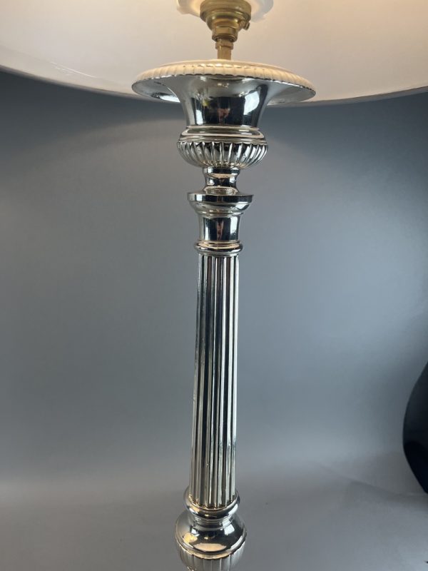 Paire de lampes tripode en bronze argenté – Image 9