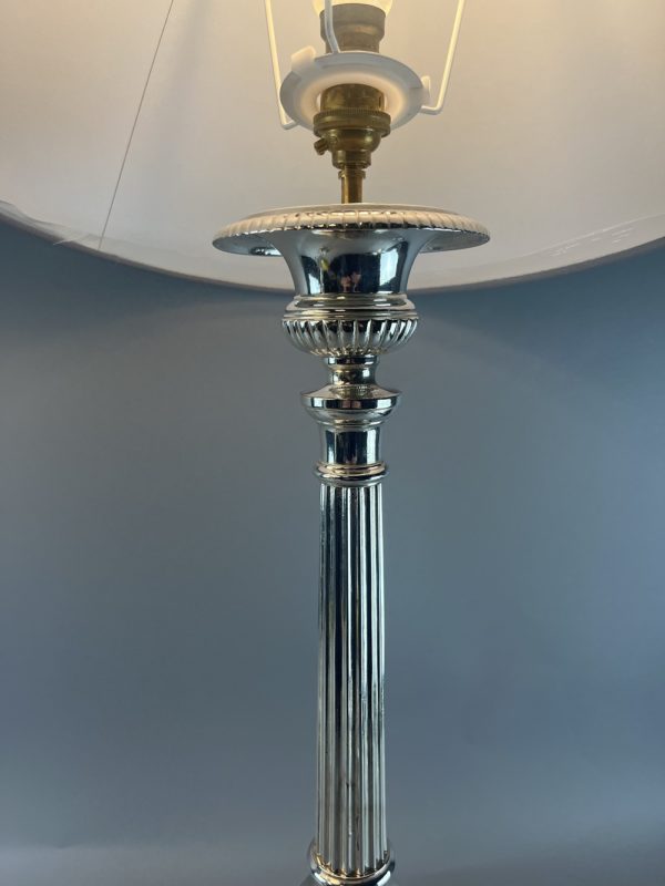 Paire de lampes tripode en bronze argenté – Image 3